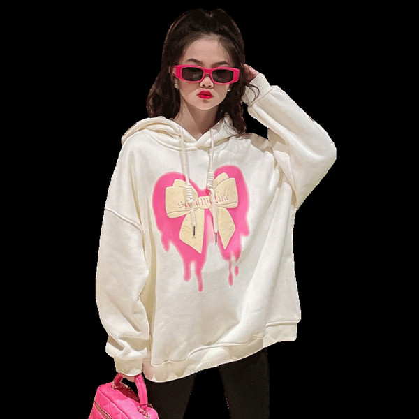 Un nou model de hanorac cu glugă pentru fete