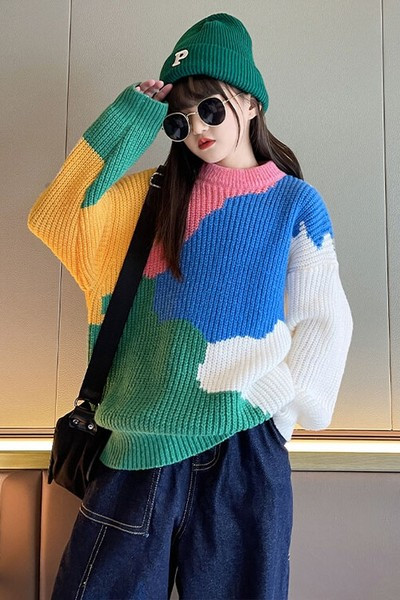 Megztas vaikiškas megztinis su ovalia iškirpte