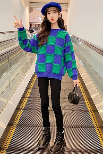 Vaikiškas languotas megztinis apvalia kaklu mergaitei