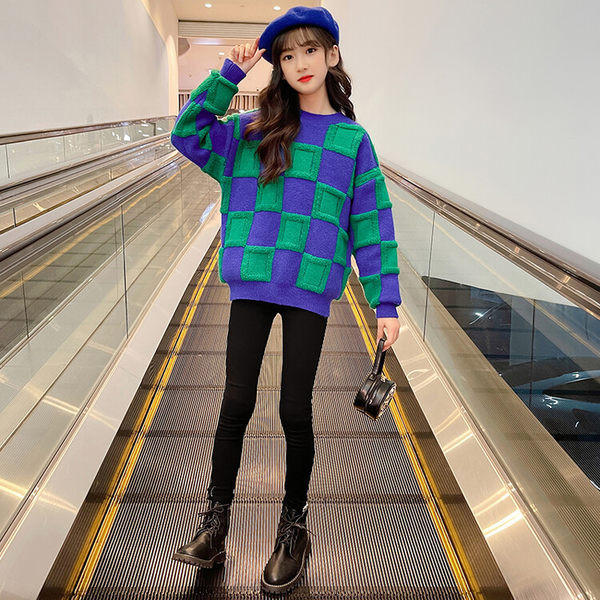 Vaikiškas languotas megztinis apvalia kaklu mergaitei