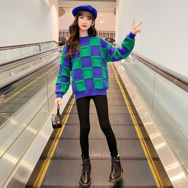 Vaikiškas languotas megztinis apvalia kaklu mergaitei