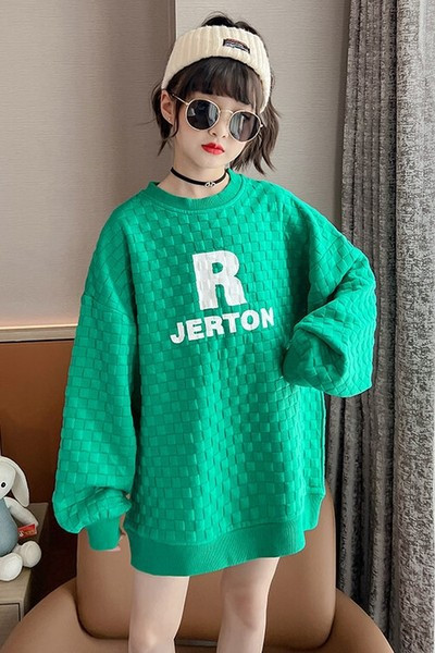 Dukserica besplatnog uzorka za djevojčice s izvezenim slovima