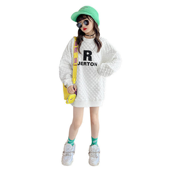 Dukserica besplatnog uzorka za djevojčice s izvezenim slovima