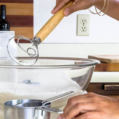 Roostevabast terasest munavahustaja, 13-tolline isetegemine leivataignast Tööriistad Küpsetustarvikud Taani visplipulk Köögividinad Tammepuidust käepide