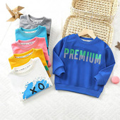 Modern gyerekblúz ovális nyakkivágással és mintával