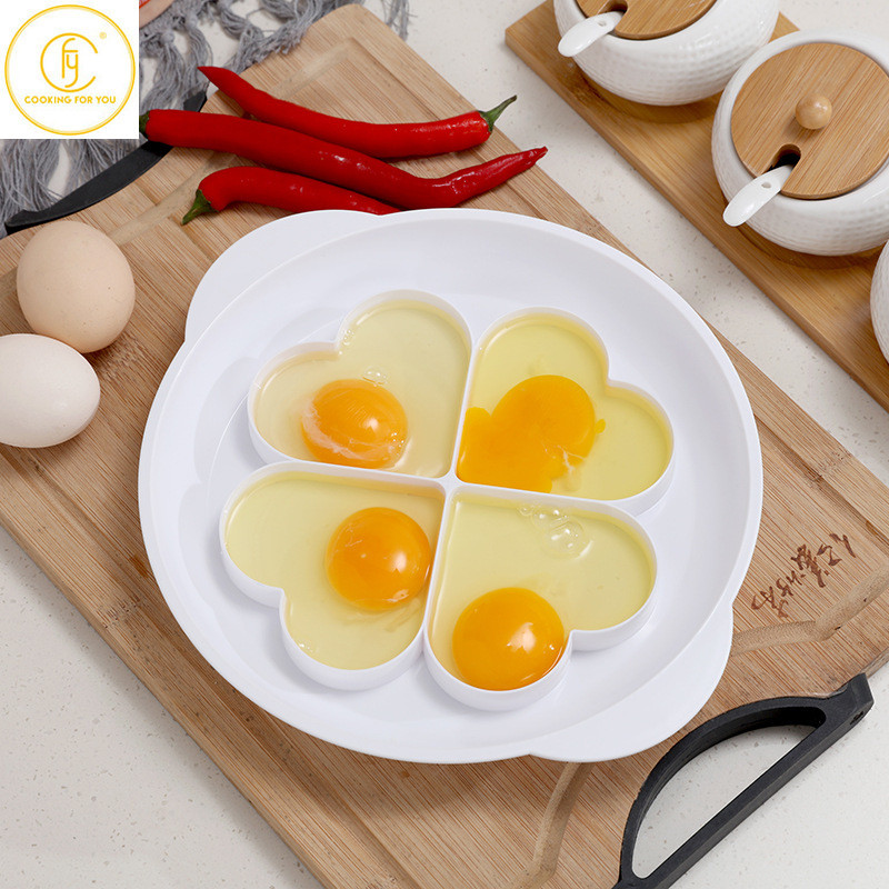 Familie creativă din plastic în formă de inimă pentru ouă la abur, cu capac.