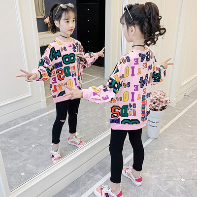 Hanorac pentru copii cu decolteu oval și inscripție colorată