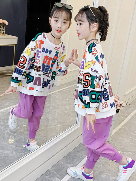 Hanorac pentru copii cu decolteu oval și inscripție colorată