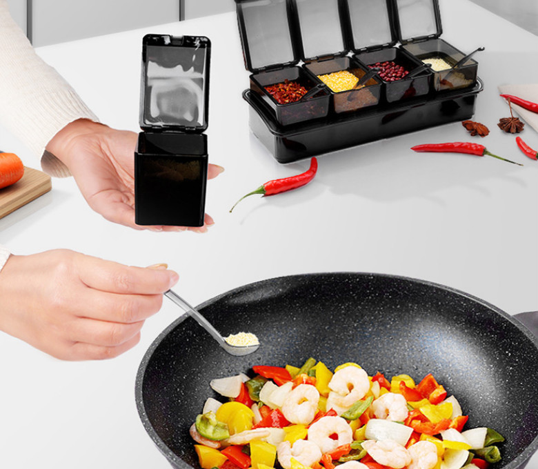 Többfunkciós kanál 4 rekeszes fűszeres doboz tároló tartály Só bors spray cukor fűszer tartály Konyhai tartozékok LA178