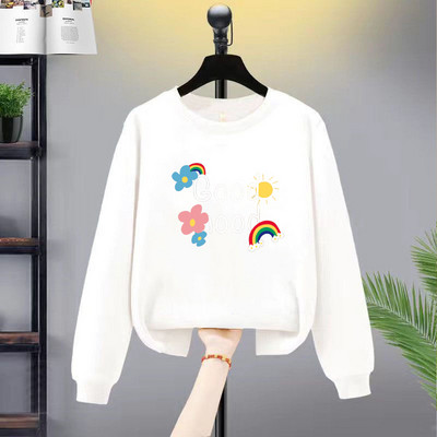 Divatos pulóver lányoknak színes mintával