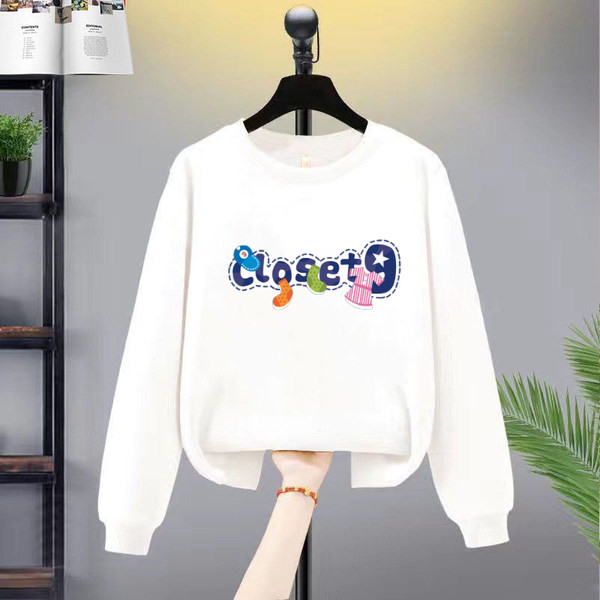 Divatos pulóver lányoknak színes mintával