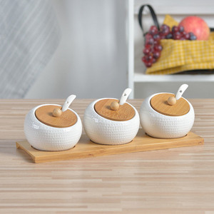 Kerámia fűszeres doboz Konyhai kellékek Fűszeres tégely Golf Kreatív Fűszeres Palack Bors Só Korsó Háztartási Kombinációs készlet