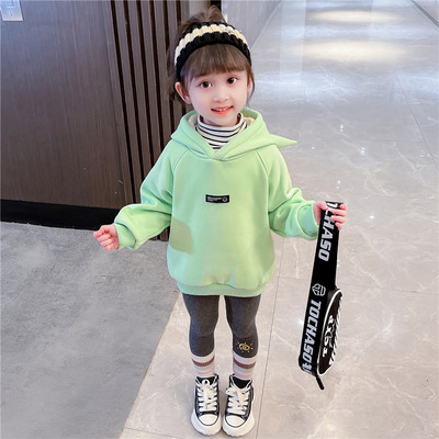 Colț ascuțit plus pulover din catifea