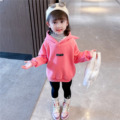 Colț ascuțit plus pulover din catifea