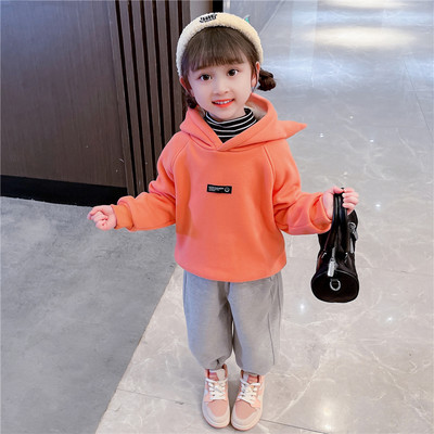 Colț ascuțit plus pulover din catifea