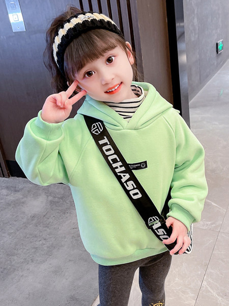 Colț ascuțit plus pulover din catifea