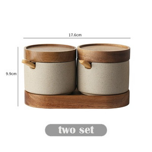 Borcan de condiment din ceramică Sticlă de depozitare a piperului Borcan de condiment din ceramică rotund retro cu capac din lemn Agitator de sare Piper Instrument de bucătărie