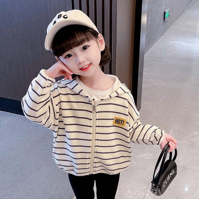 Csíkos gyerekkapu lányoknak