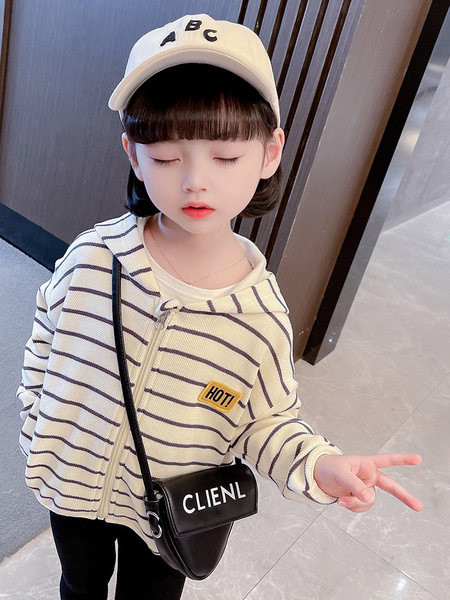 Csíkos gyerekkapu lányoknak