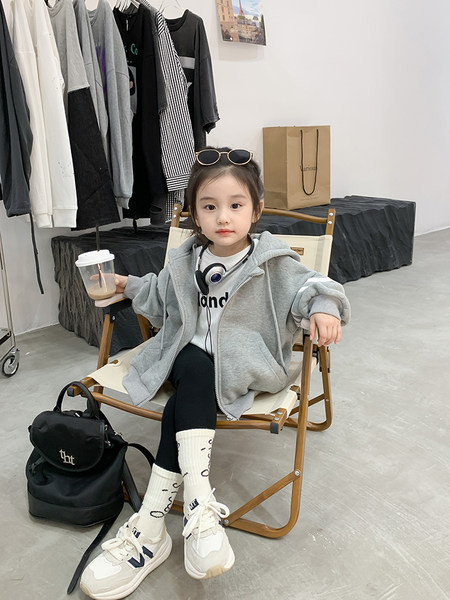 Sportinis megztinis mergaitei su gobtuvu ir užtrauktuku