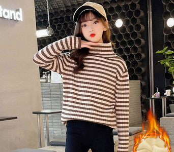 Paminkštintas dryžuotas megztinis mergaitei