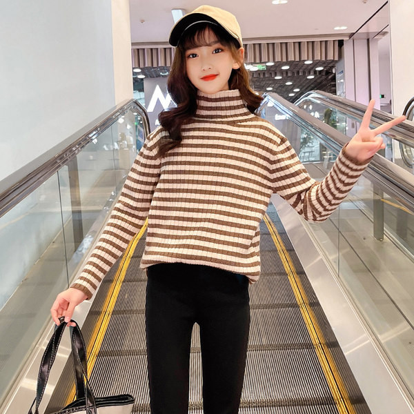 Paminkštintas dryžuotas megztinis mergaitei