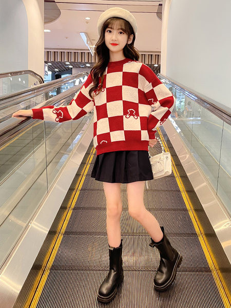 Pulover tricotat pentru fete cu aplicație și decolteu oval