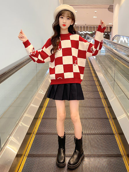 Pulover tricotat pentru fete cu aplicație și decolteu oval