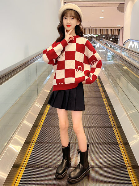 Pulover tricotat pentru fete cu aplicație și decolteu oval