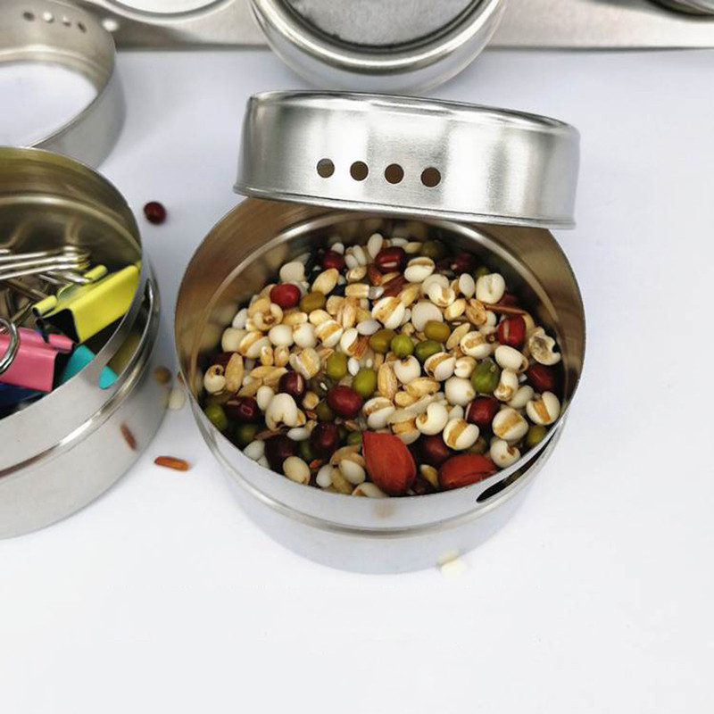 Magnetinės prieskonių skardinės nerūdijančio plieno pagardų butelių magnetinės talpyklos lentynos su bazine pipirų plaktuvais Druskos skardinių rinkinys, prieskonių purškikliai