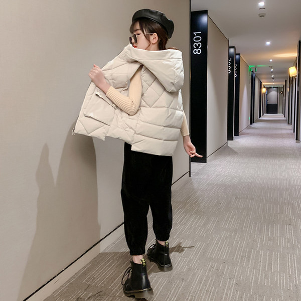 Vienspalvė liemenė mergaitėms su gobtuvu ir užtrauktuku