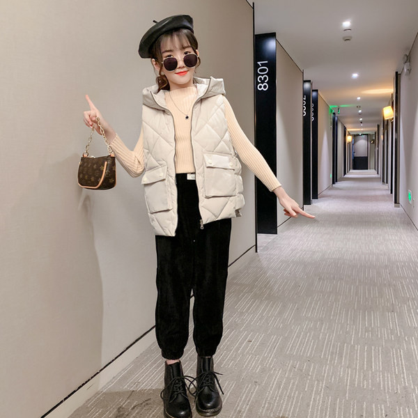 Vienspalvė liemenė mergaitėms su gobtuvu ir užtrauktuku