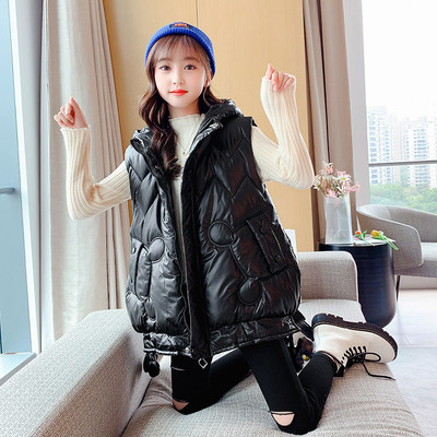 Laisva liemenė mergaitei su gobtuvu ir kaklaraiščiais