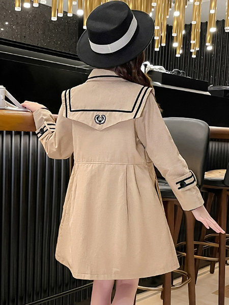 Ležerna vjetrovka s gumbima za djevojčice