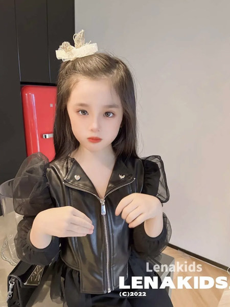 Geaca din imitatie de piele pentru copii cu maneci bufante din tul si fermoar pentru fete