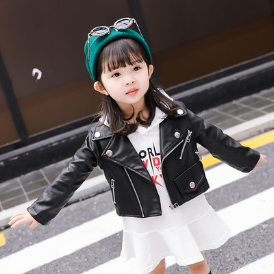 Új modell rövid bőrkabát lányoknak klasszikus gombbal és cipzáras gallérral