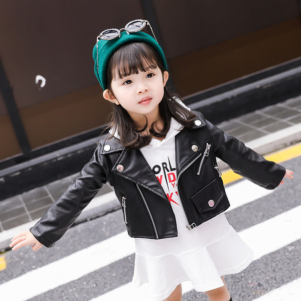 Új modell rövid bőrkabát lányoknak klasszikus gombbal és cipzáras gallérral