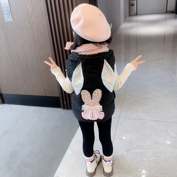 Vaikiška liemenė su gobtuvu, aplikacijomis ir blizgučiais mergaitėms