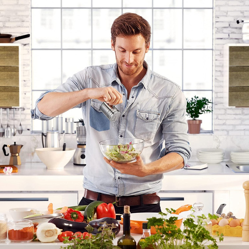 3-osaline maitseainepudel käepidemega roostevabast terasest vürtsisegisti metallist mitmekülgne pöörleva kaanega dredge shaker