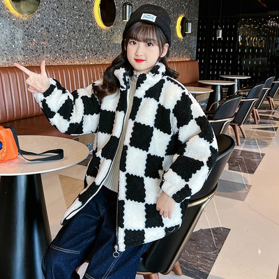 Geaca la moda pentru fete cu guler inalt si inchidere cu fermoar