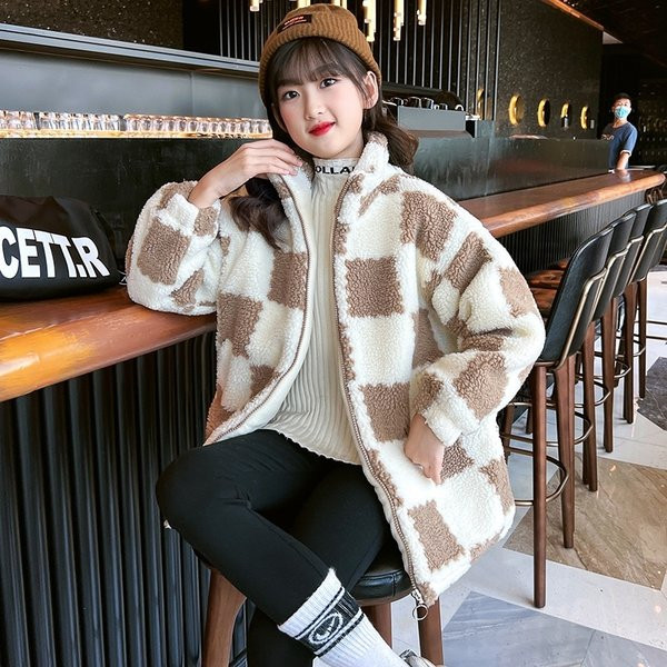 Geaca la moda pentru fete cu guler inalt si inchidere cu fermoar