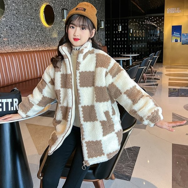 Geaca la moda pentru fete cu guler inalt si inchidere cu fermoar