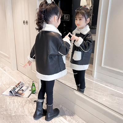 Geacă din piele la modă cu puf ecologic și buzunar pentru fete