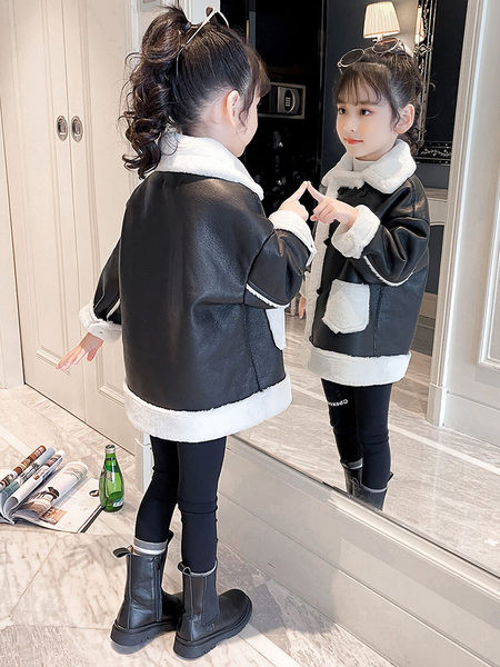 Geacă din piele la modă cu puf ecologic și buzunar pentru fete