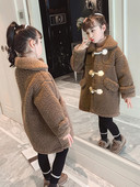 Vaikiškas pūkinis paltas su sagomis ir apykakle