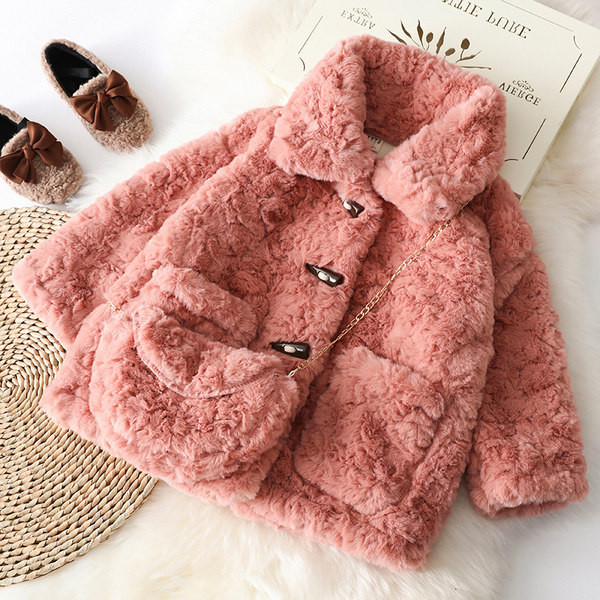 Geaca de copii captusita cu buzunar si nasturi pentru fete