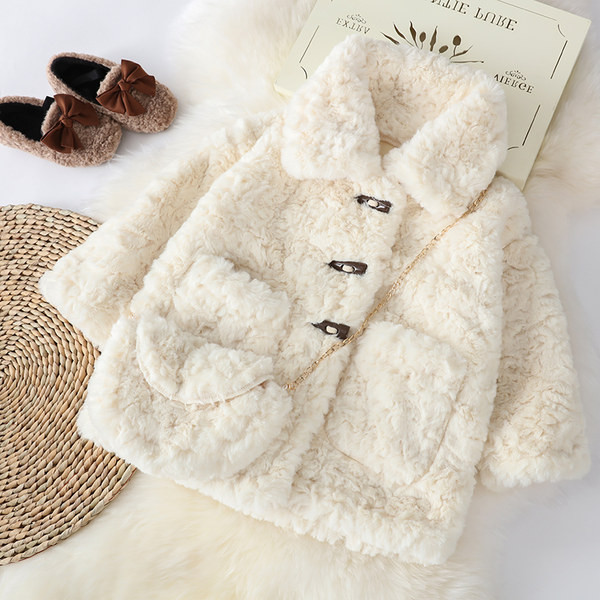 Geaca de copii captusita cu buzunar si nasturi pentru fete