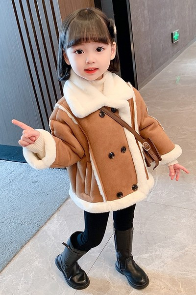 Vaikiška dygsniuota striukė su sagomis ir kišene mergaitei