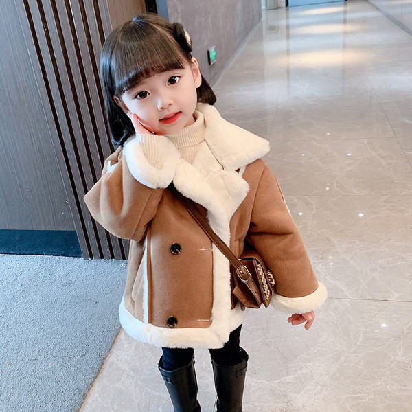 Vaikiška dygsniuota striukė su sagomis ir kišene mergaitei