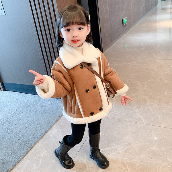 Vaikiška dygsniuota striukė su sagomis ir kišene mergaitei